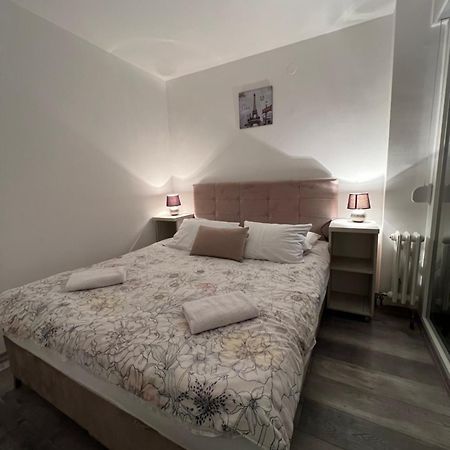 Apartman Omar Stan Na Dan Besplatan Parking SJJ Exterior foto