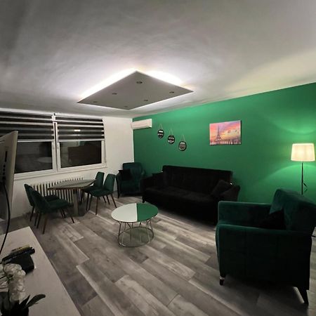 Apartman Omar Stan Na Dan Besplatan Parking SJJ Exterior foto