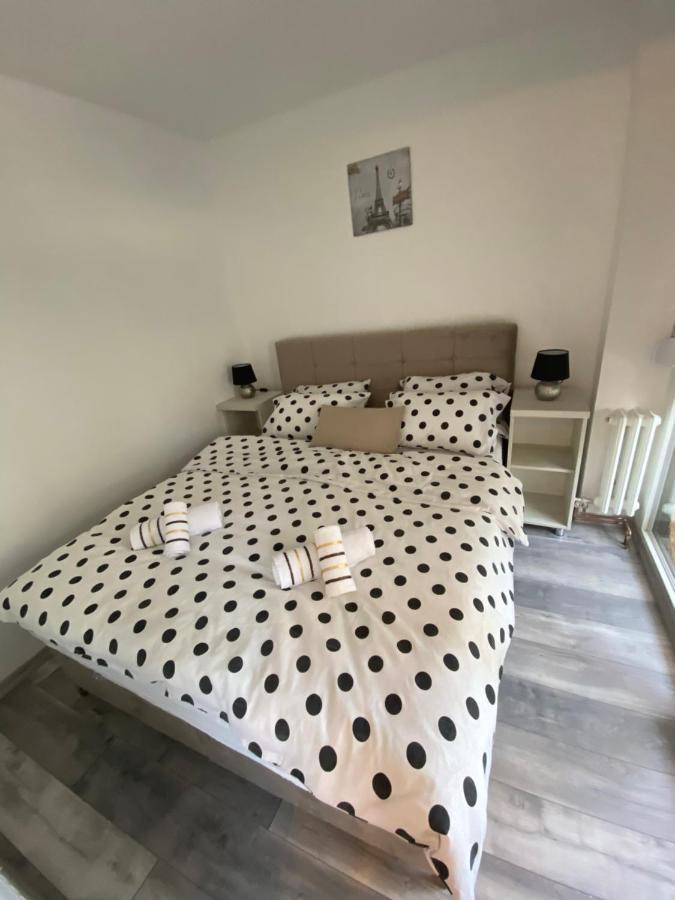 Apartman Omar Stan Na Dan Besplatan Parking SJJ Exterior foto