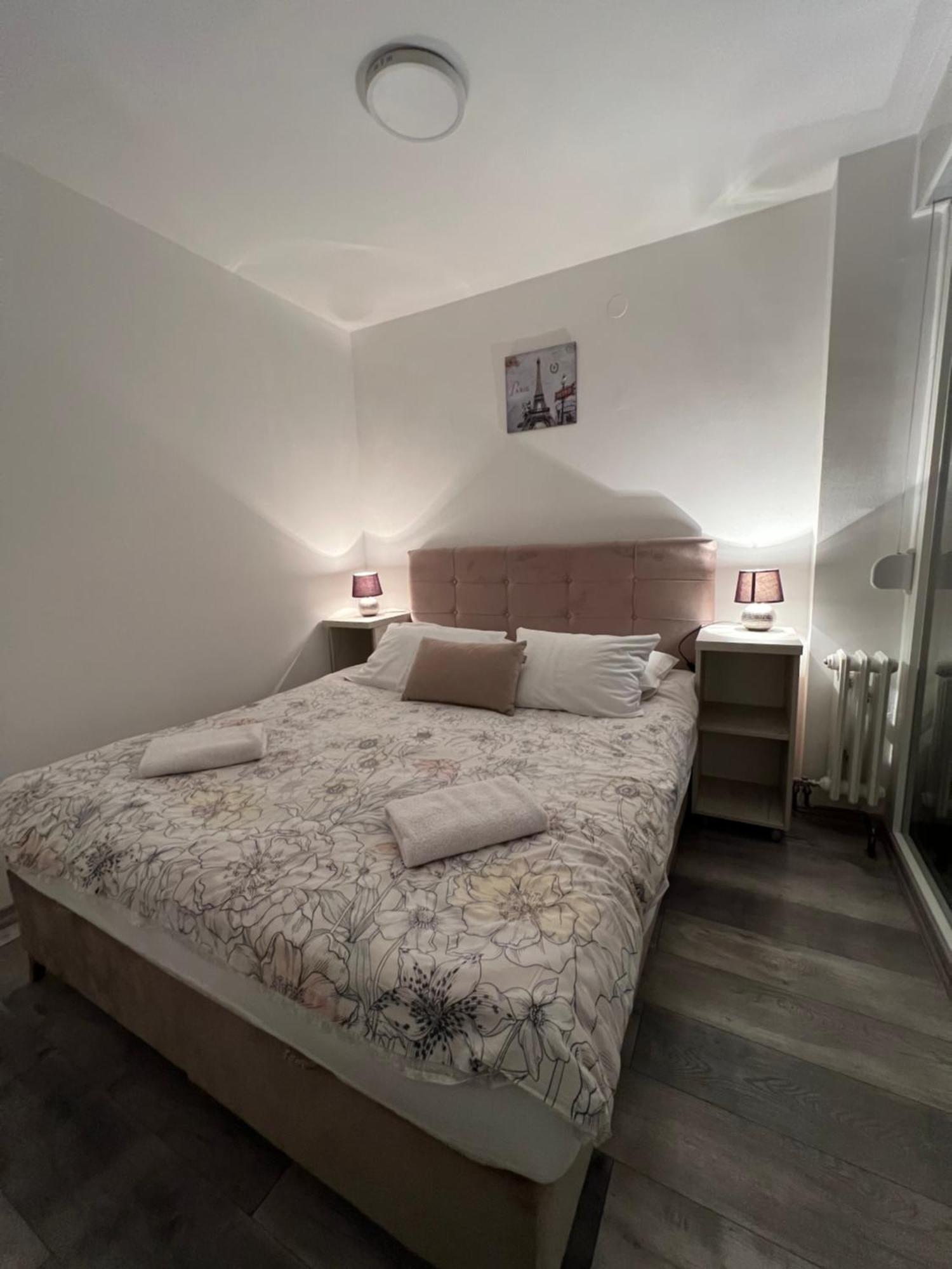 Apartman Omar Stan Na Dan Besplatan Parking SJJ Exterior foto
