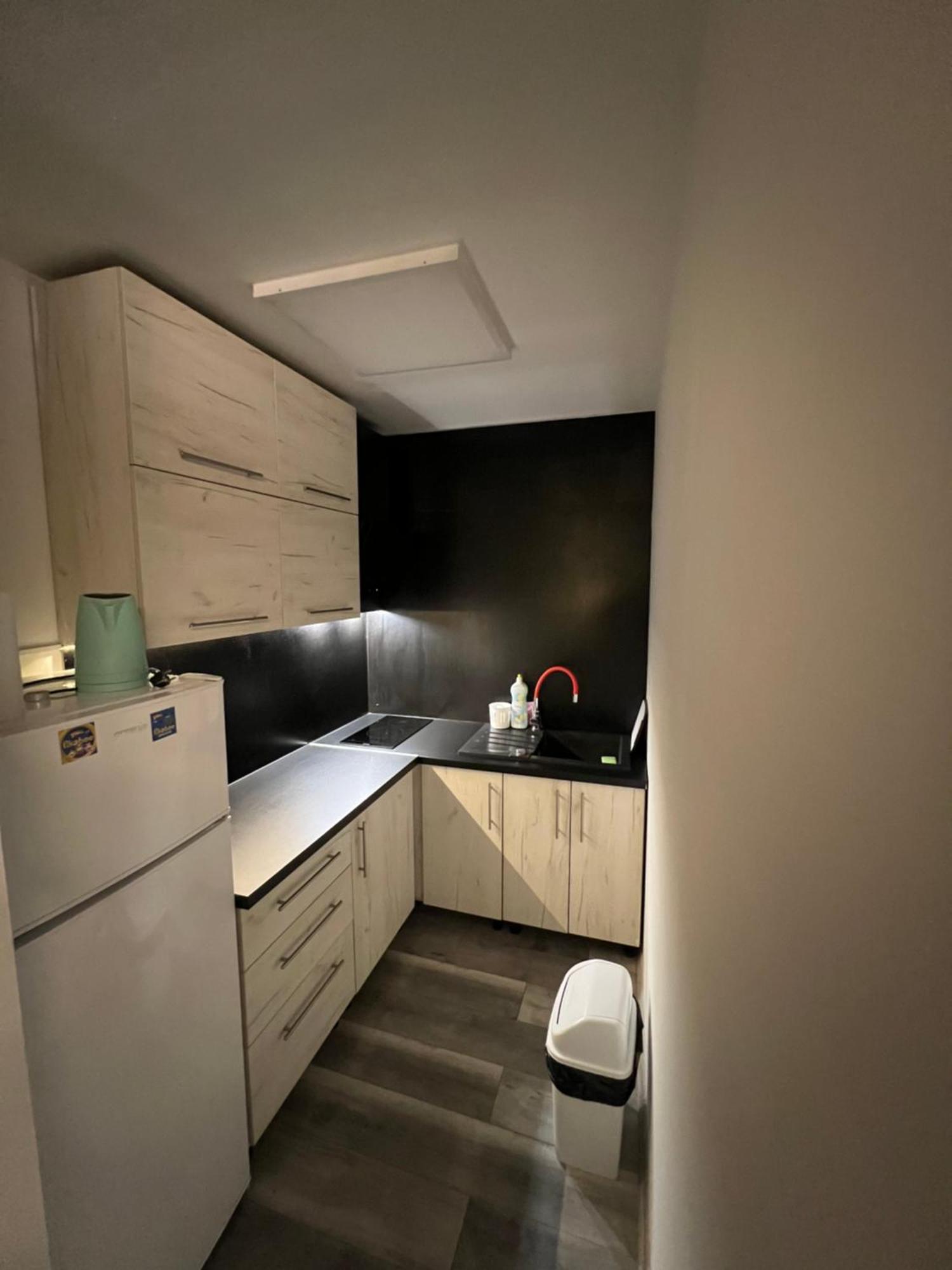 Apartman Omar Stan Na Dan Besplatan Parking SJJ Exterior foto