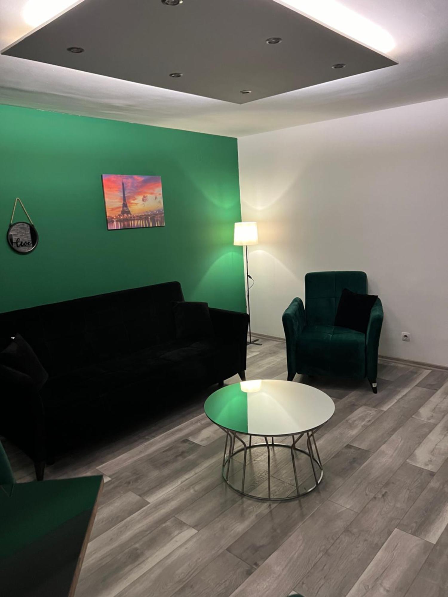 Apartman Omar Stan Na Dan Besplatan Parking SJJ Exterior foto