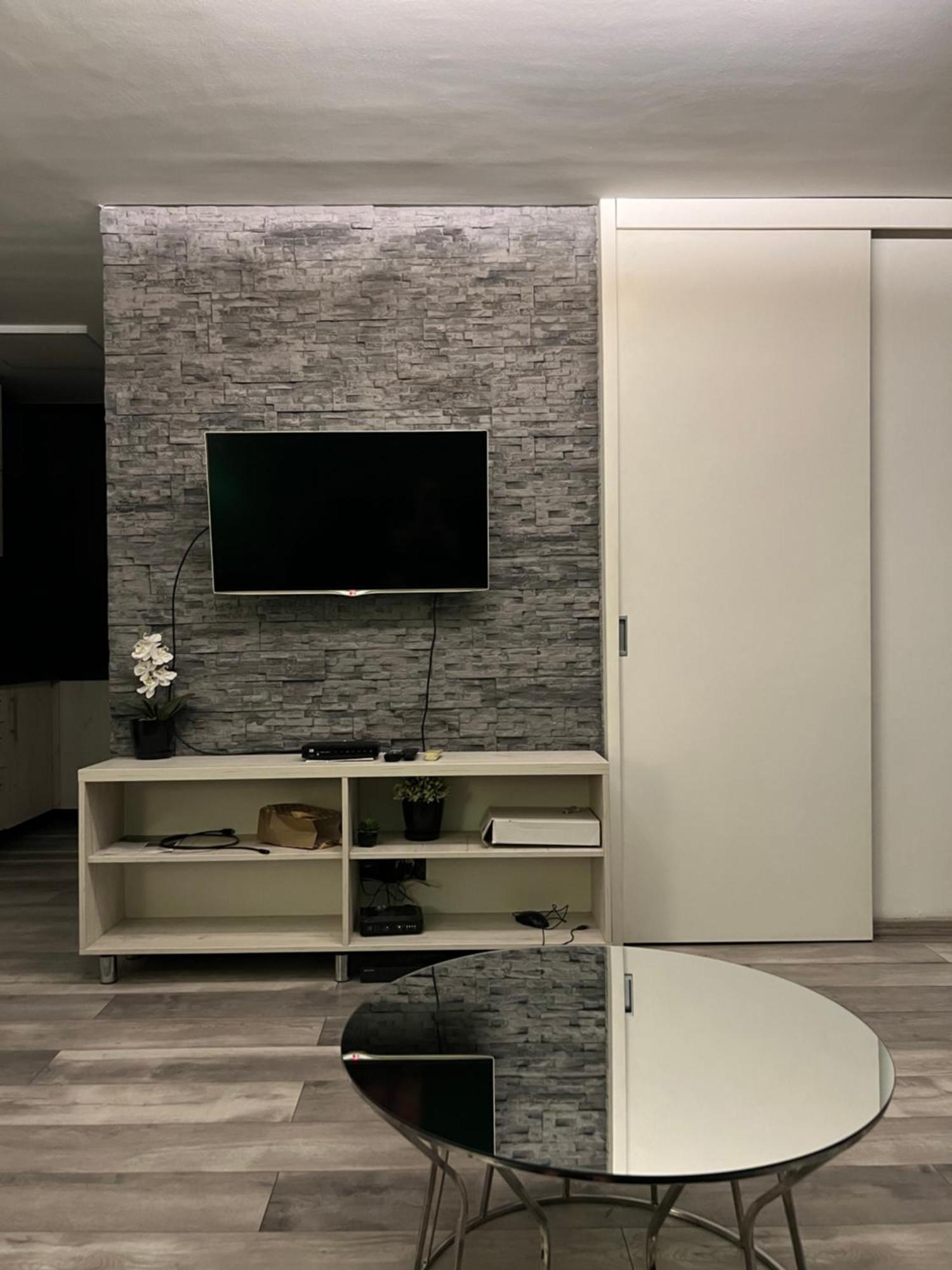 Apartman Omar Stan Na Dan Besplatan Parking SJJ Exterior foto