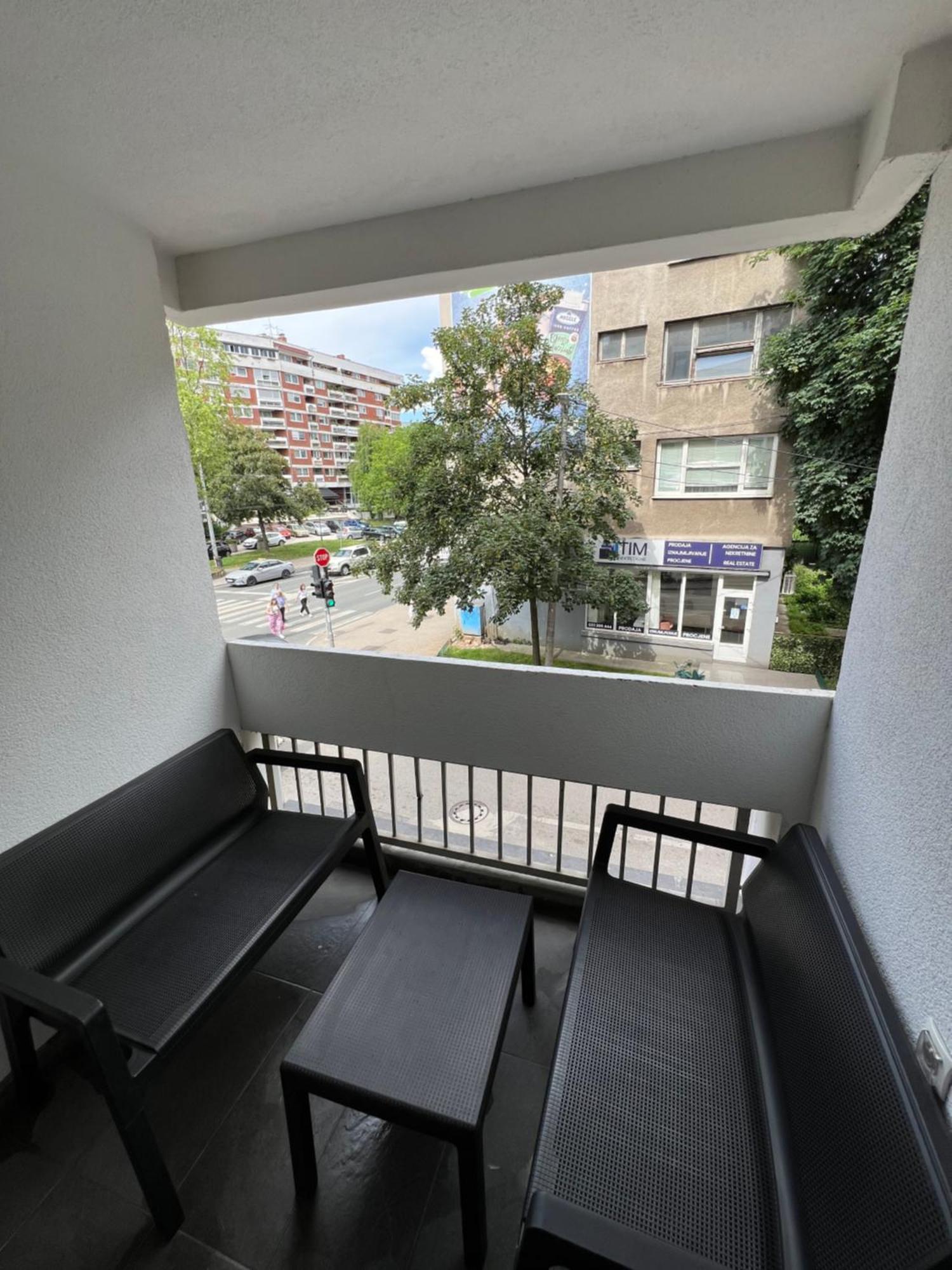 Apartman Omar Stan Na Dan Besplatan Parking SJJ Exterior foto
